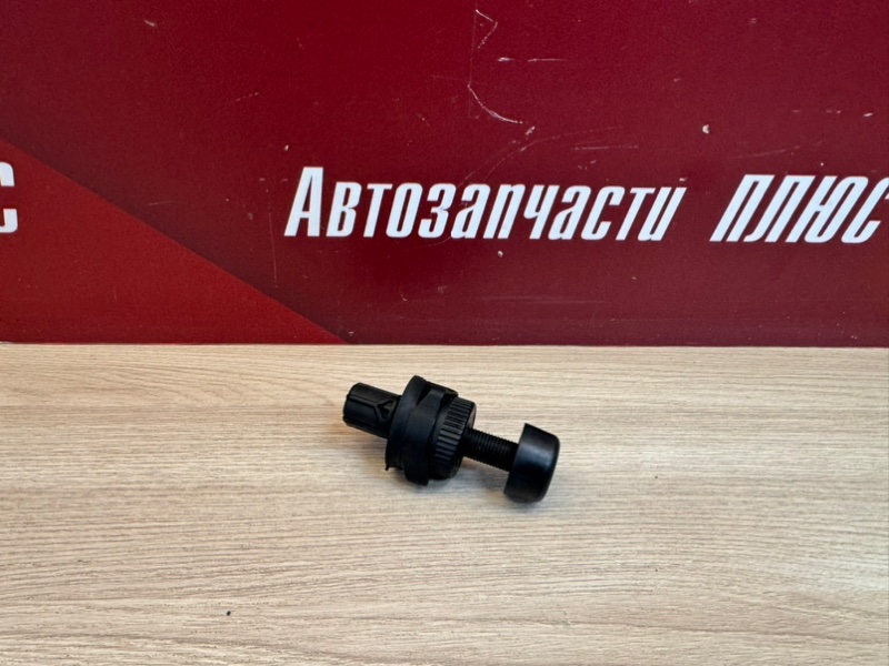 Отбойник крышки багажника