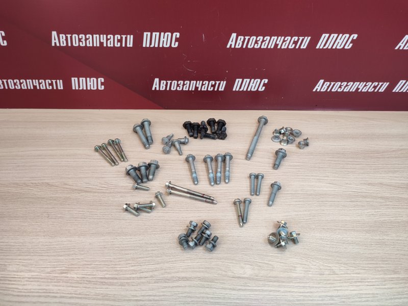 Болт крепления двигателя