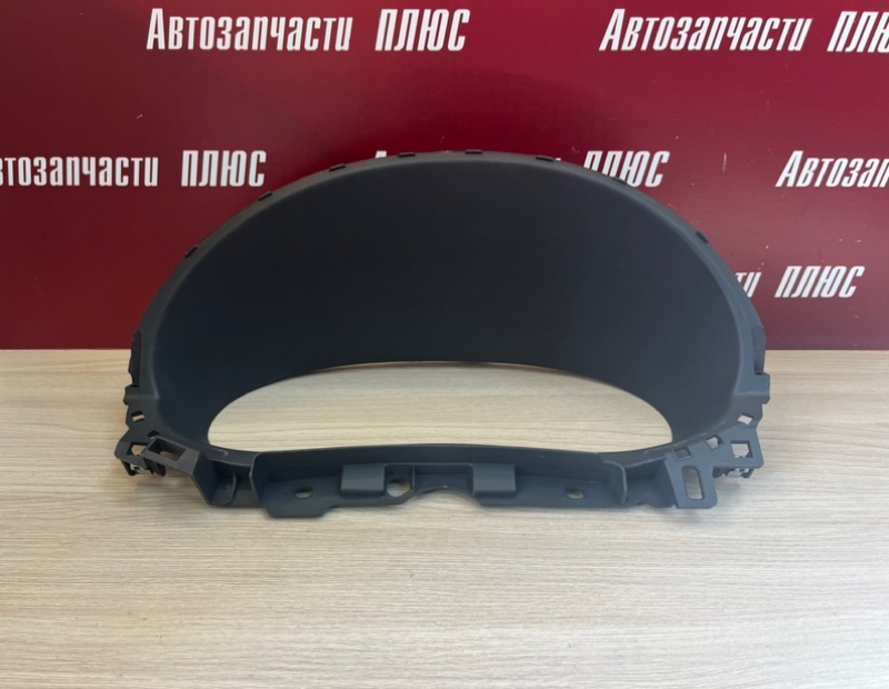 Козырек щитка приборов