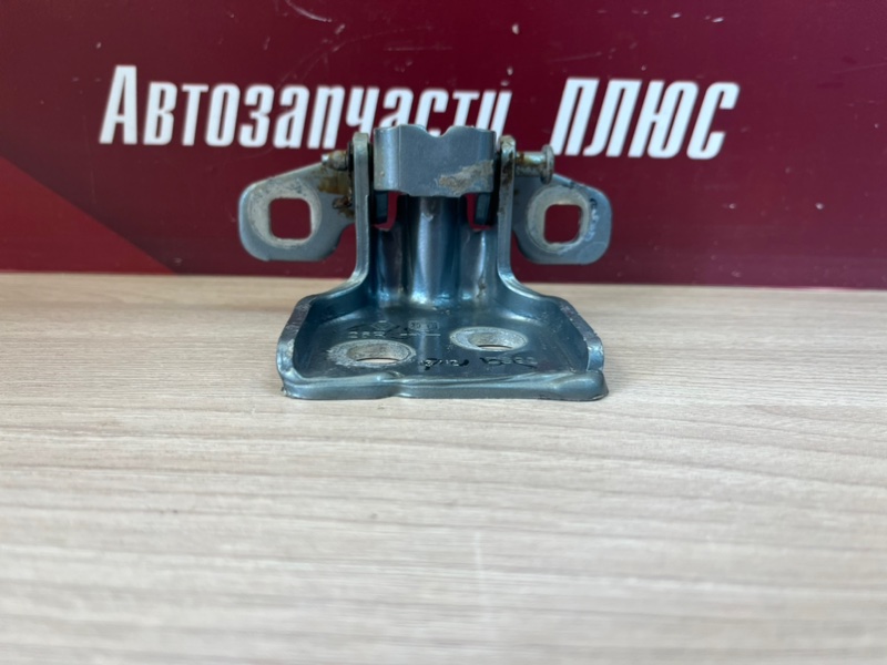 Петля двери