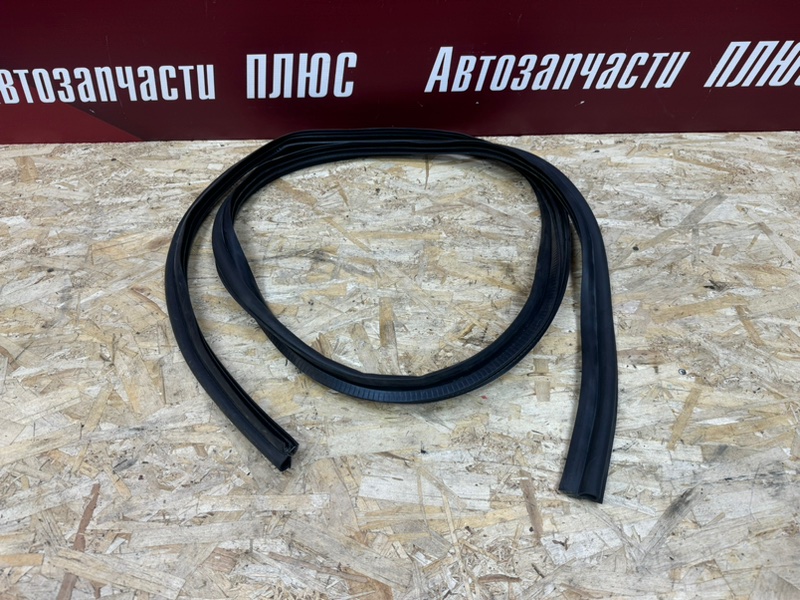 Уплотнительная резинка крышки багажника