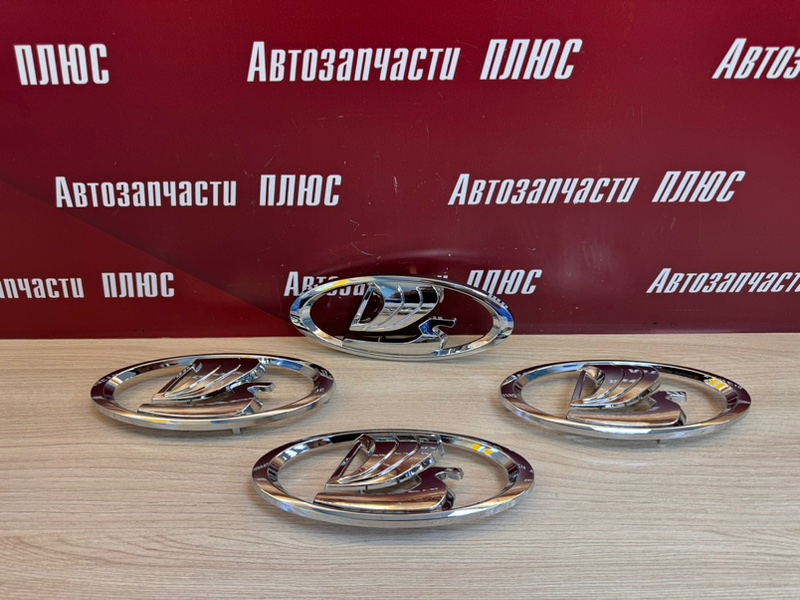 Эмблема решетки радиатора