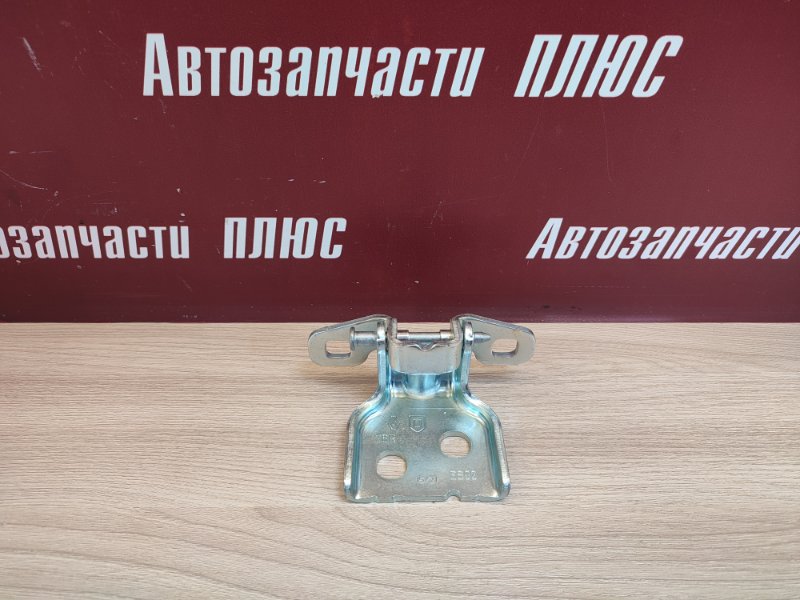 Петля двери