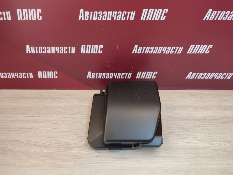 Крышка блока предохранителей
