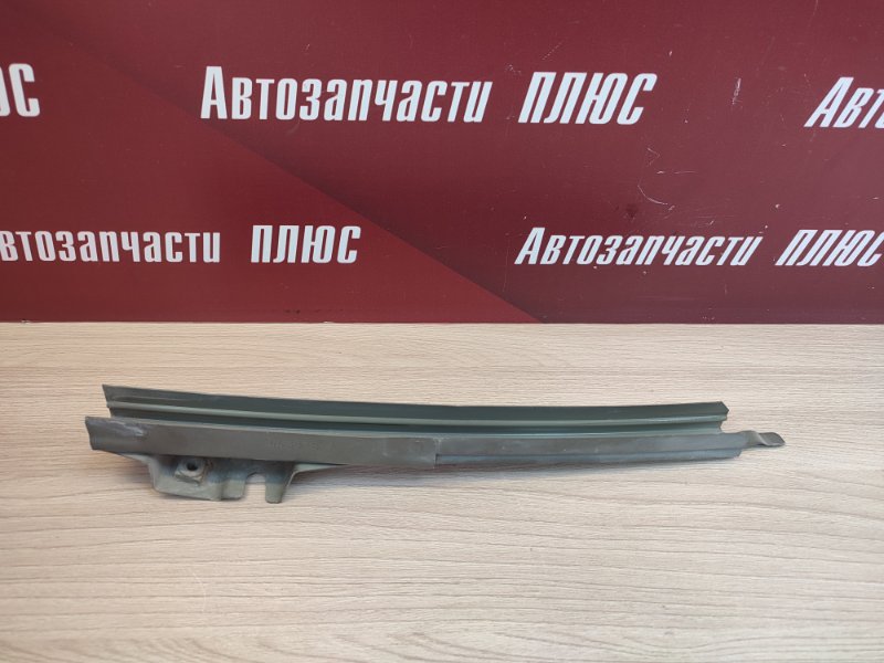 Направляющая стекла двери