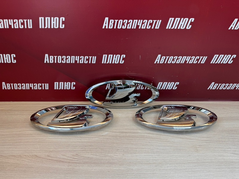 Эмблема решетки радиатора