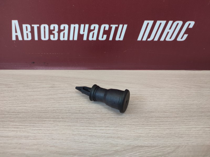 Отбойник крышки багажника