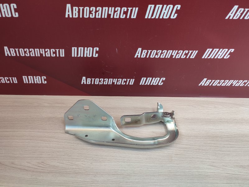 Петля капота