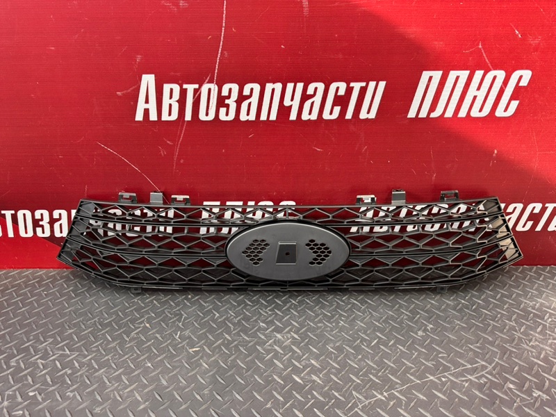 Решетка радиатора верхняя