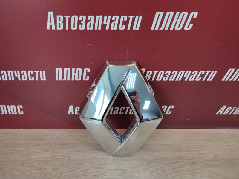 Эмблема решетки радиатора