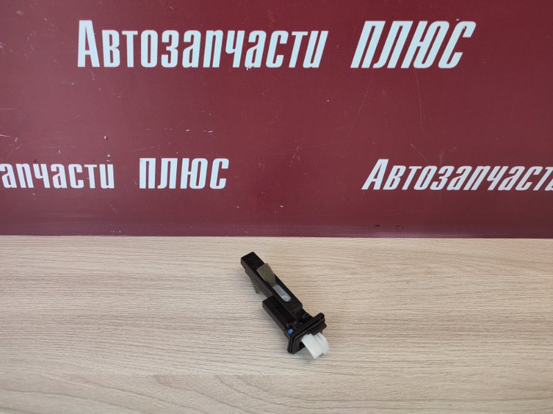 Замок лючка бензобака