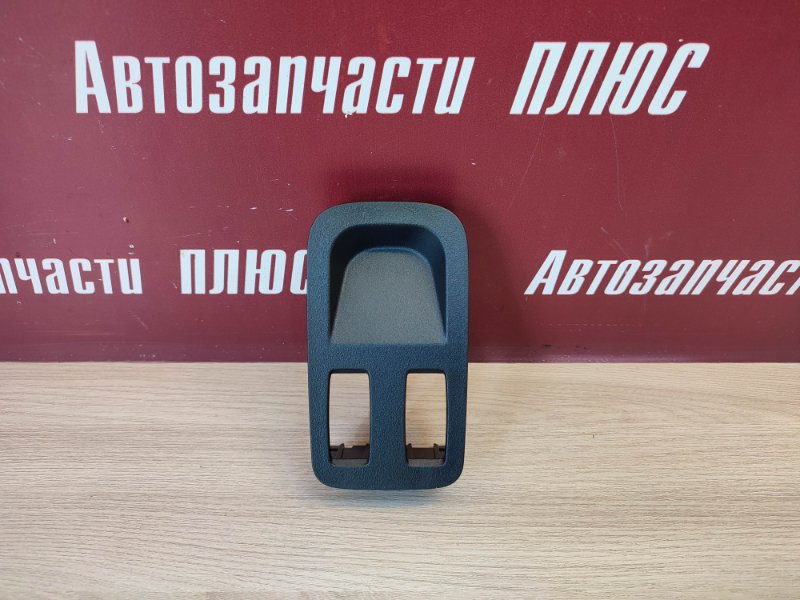 Панель облицовки центральной консоли