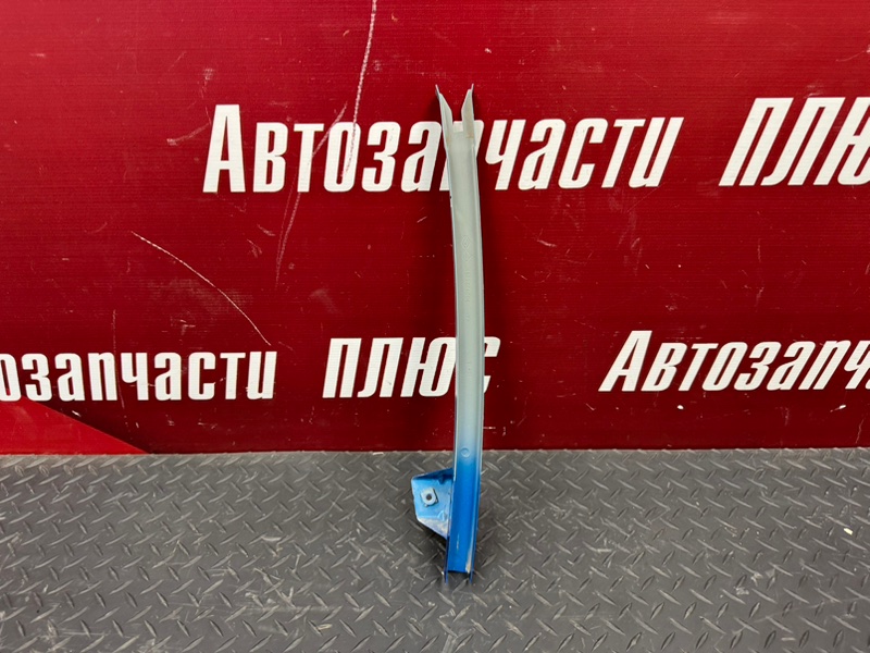 Направляющая стекла двери