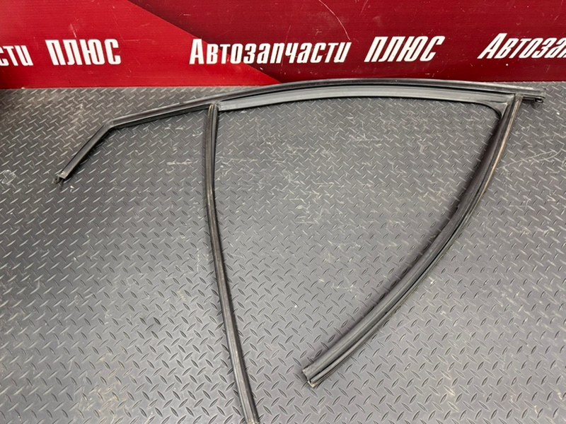 Уплотнитель двери