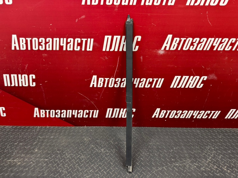 Направляющая стекла двери