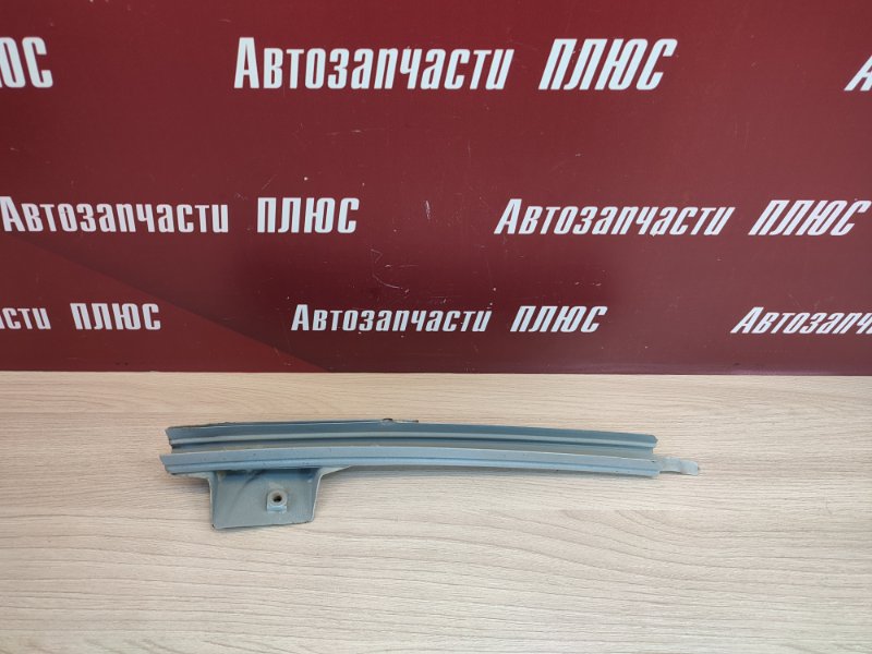 Направляющая стекла двери