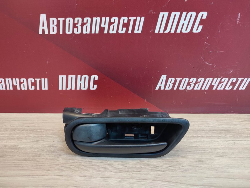 Внутренняя ручка двери