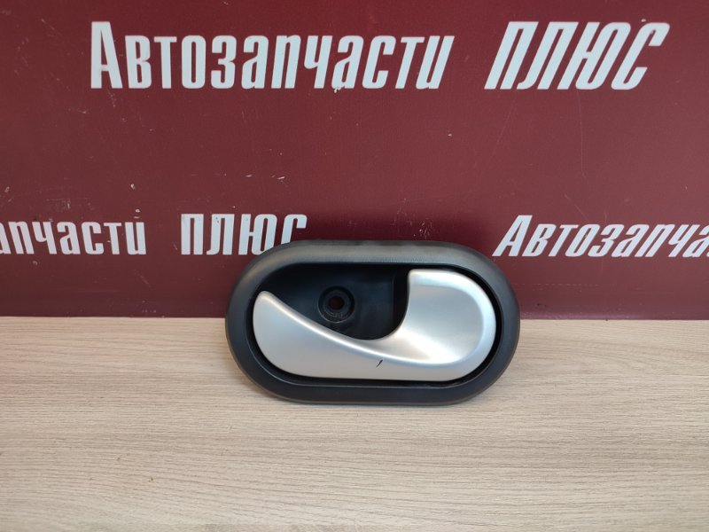 Внутренняя ручка двери