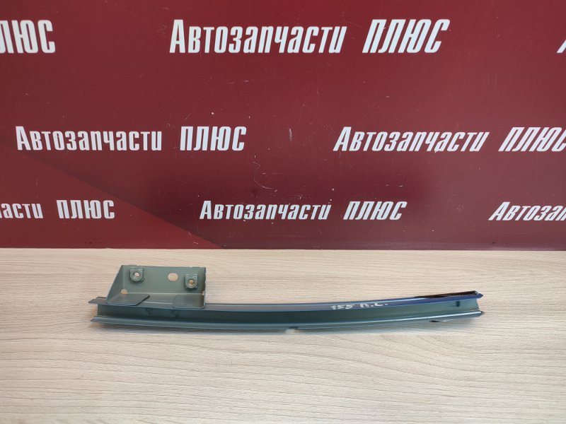 Направляющая стекла двери