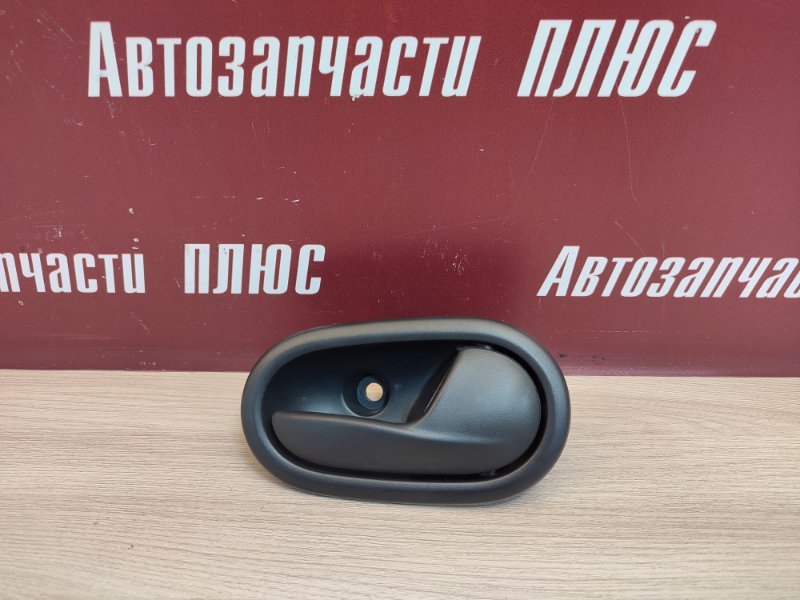 Внутренняя ручка двери