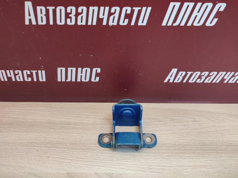 Петля багажника