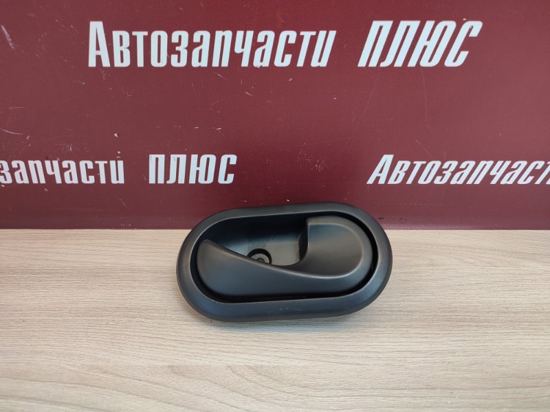 Внутренняя ручка двери
