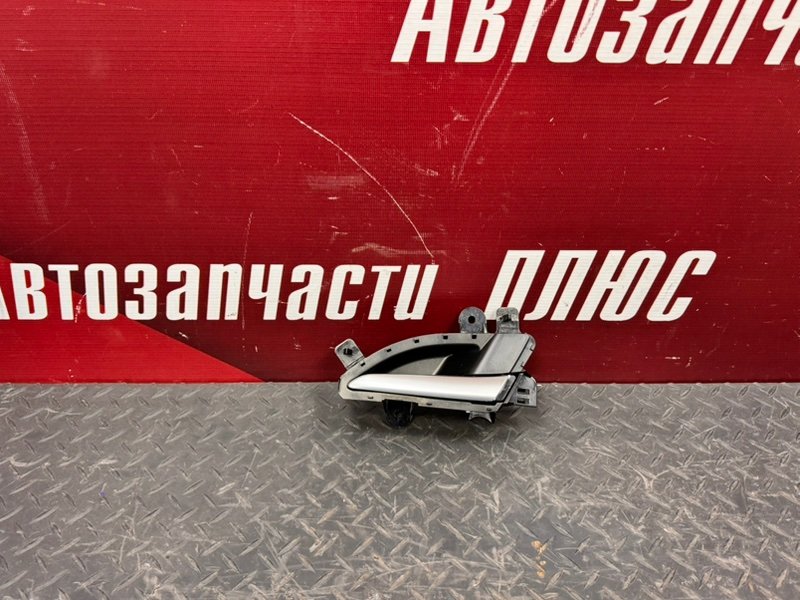 Внутренняя ручка двери