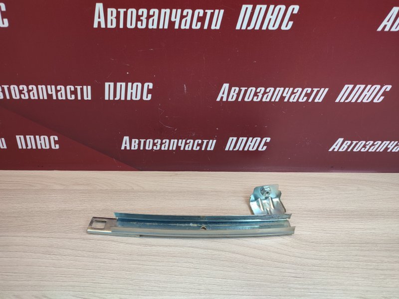 Направляющая стекла двери