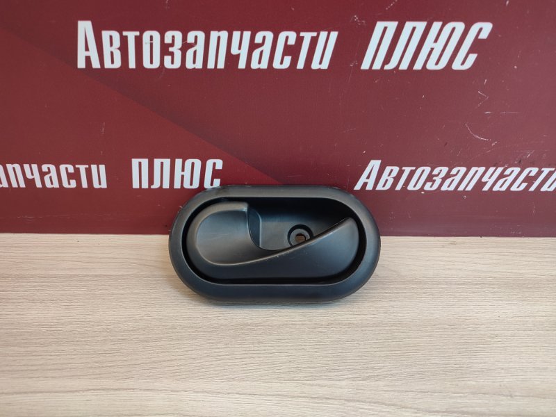 Внутренняя ручка двери