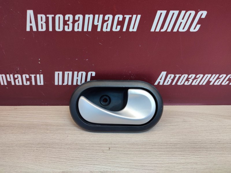 Внутренняя ручка двери