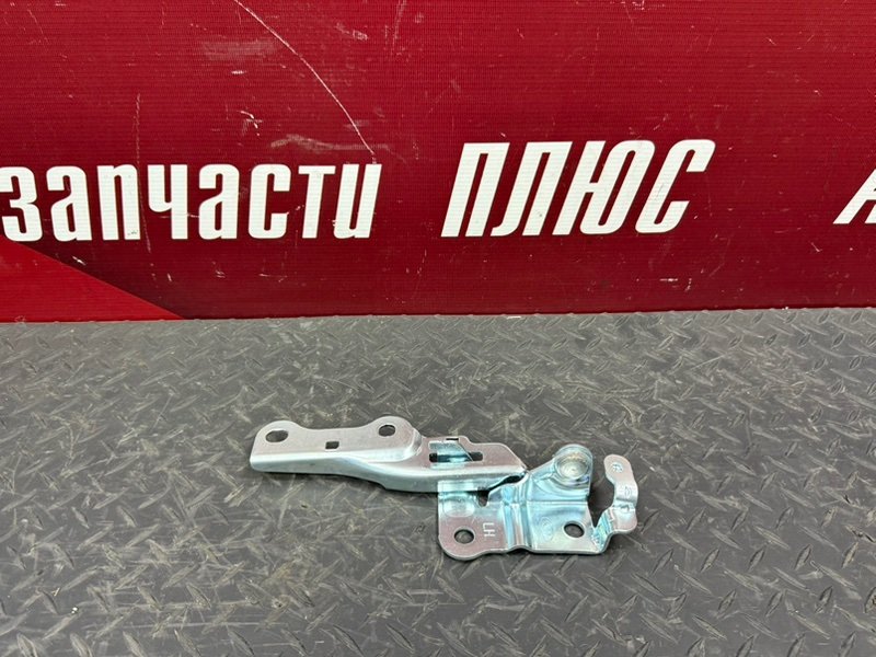 Петля капота