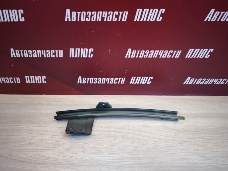 Направляющая стекла двери