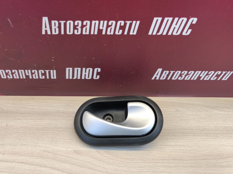 Внутренняя ручка двери