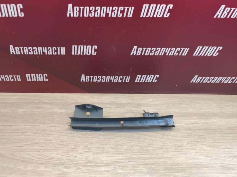 Направляющая стекла двери