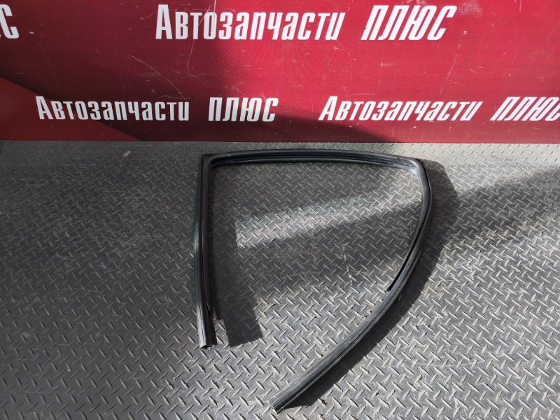 Уплотнитель стекла двери