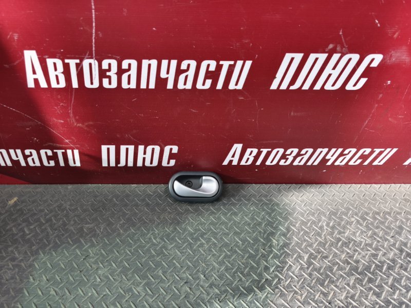 Внутренняя ручка двери