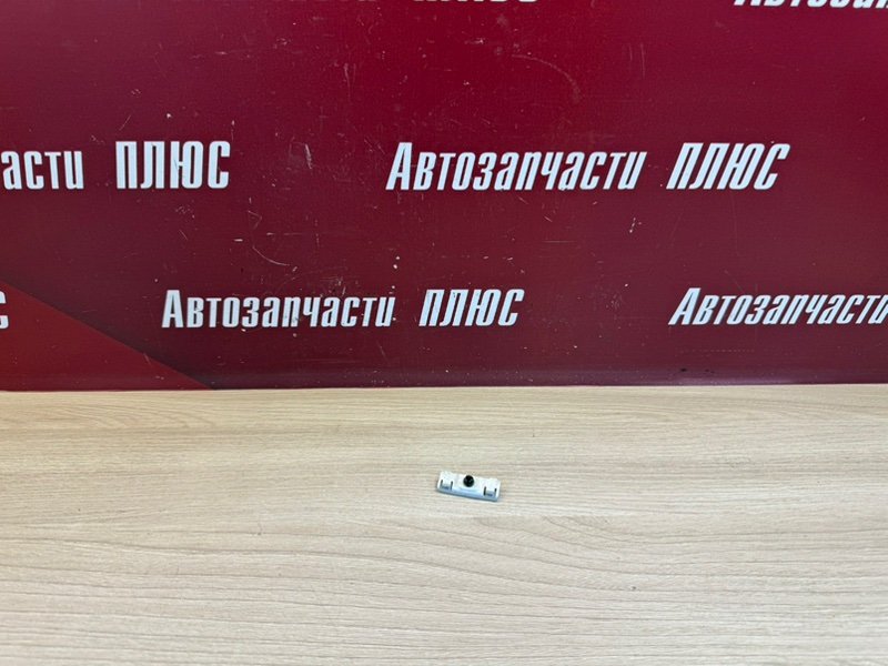 Зажим уплотнителя стекла двери