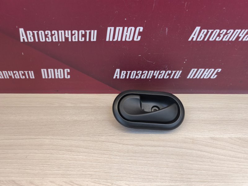 Внутренняя ручка двери