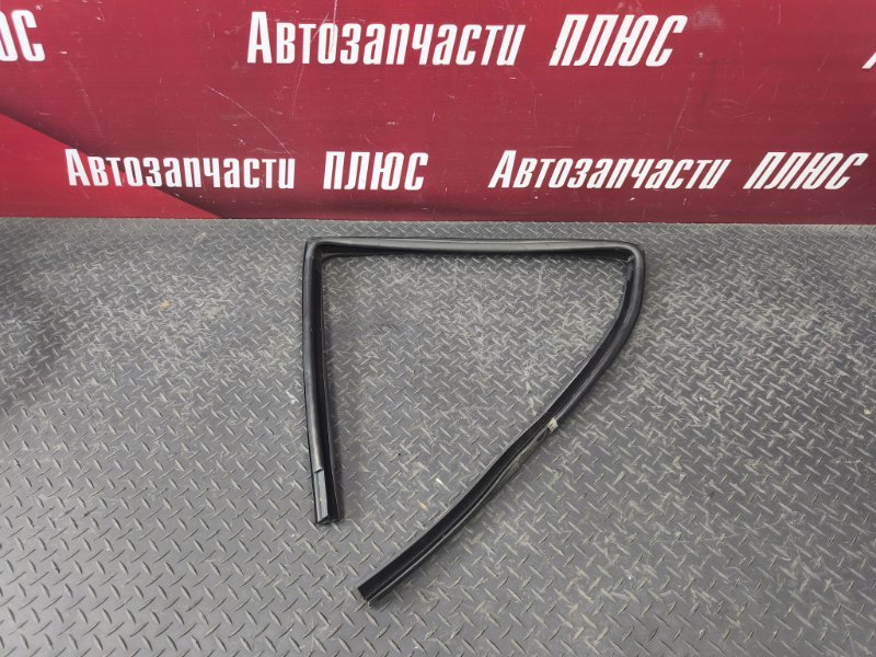 Уплотнитель стекла двери