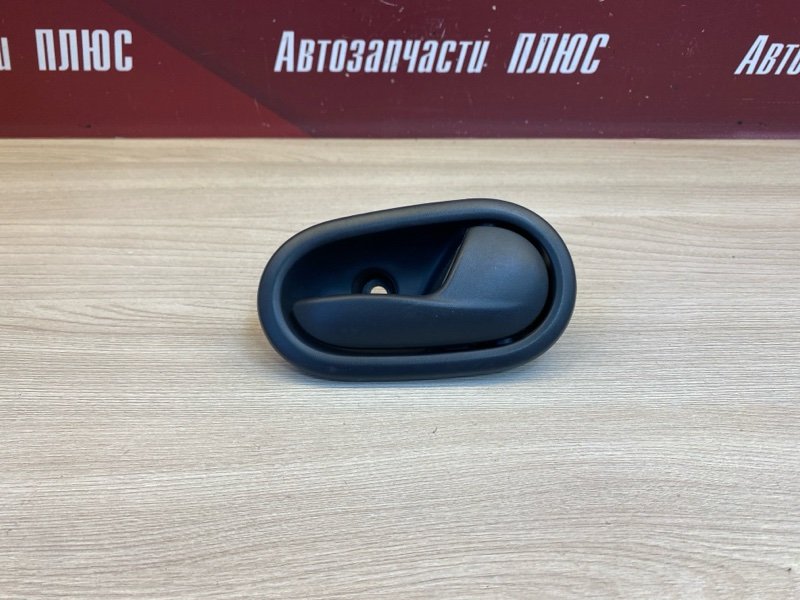Внутренняя ручка двери