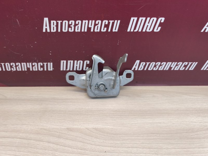 Замок капота