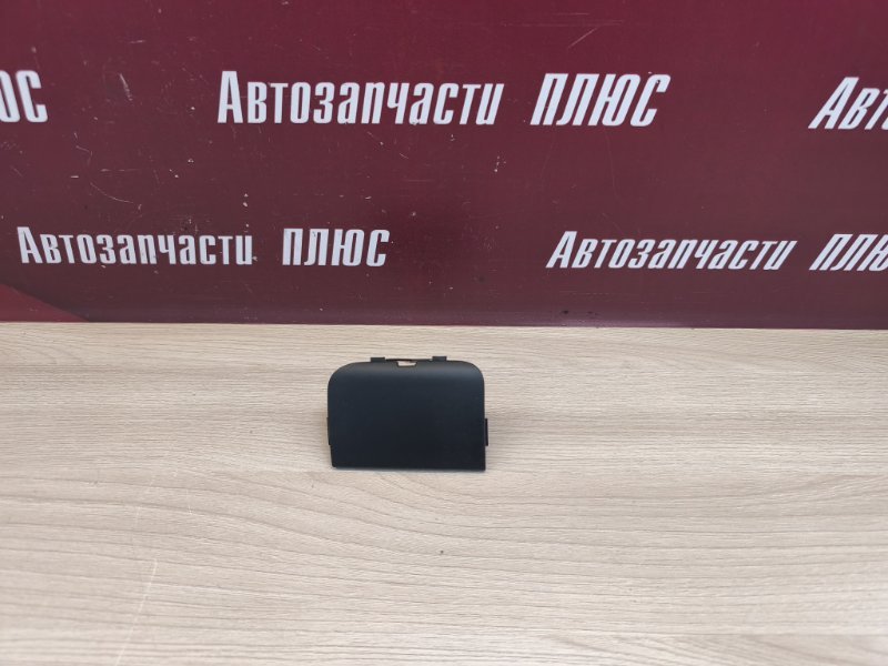Заглушка буксировочного крюка