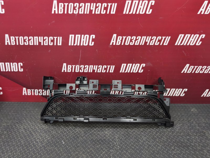 Решетка бампера нижняя