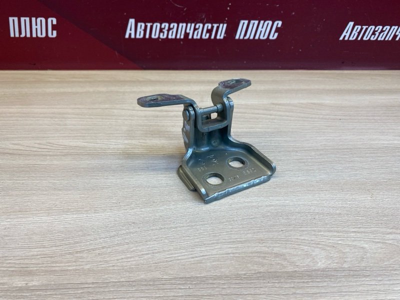 Петля двери