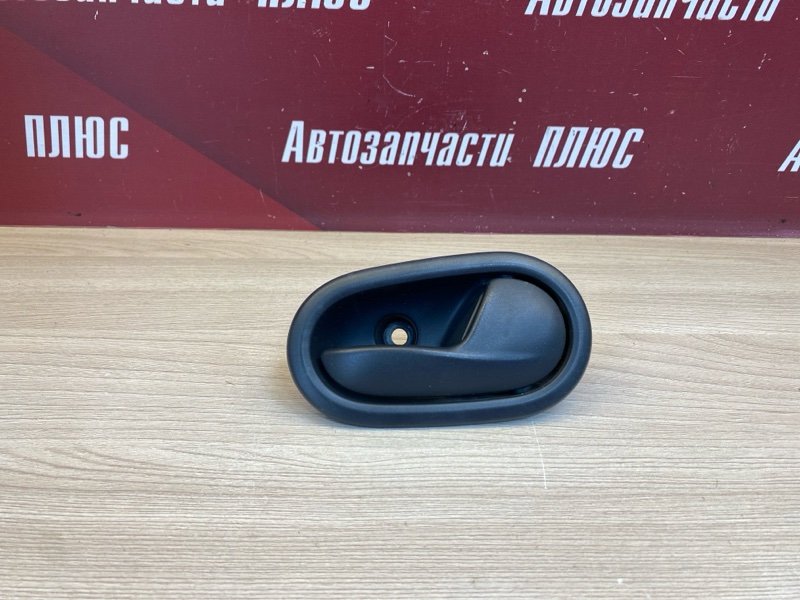 Внутренняя ручка двери