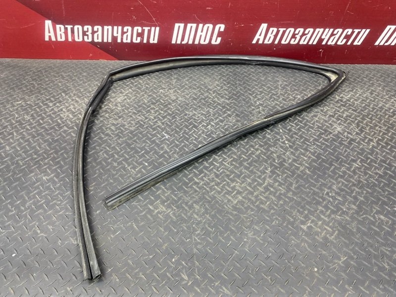 Уплотнитель стекла двери