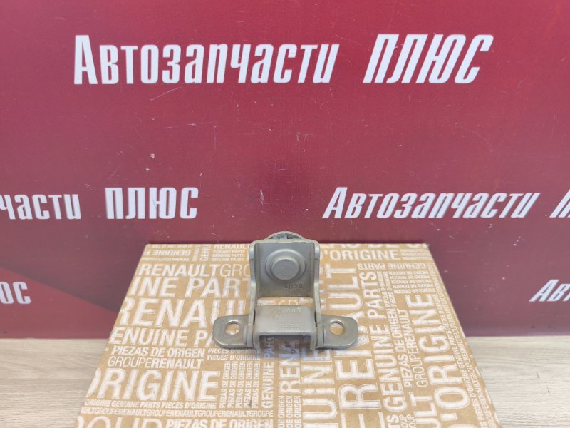 Петля двери багажника
