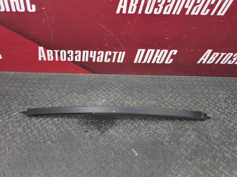 Направляющая стекла двери