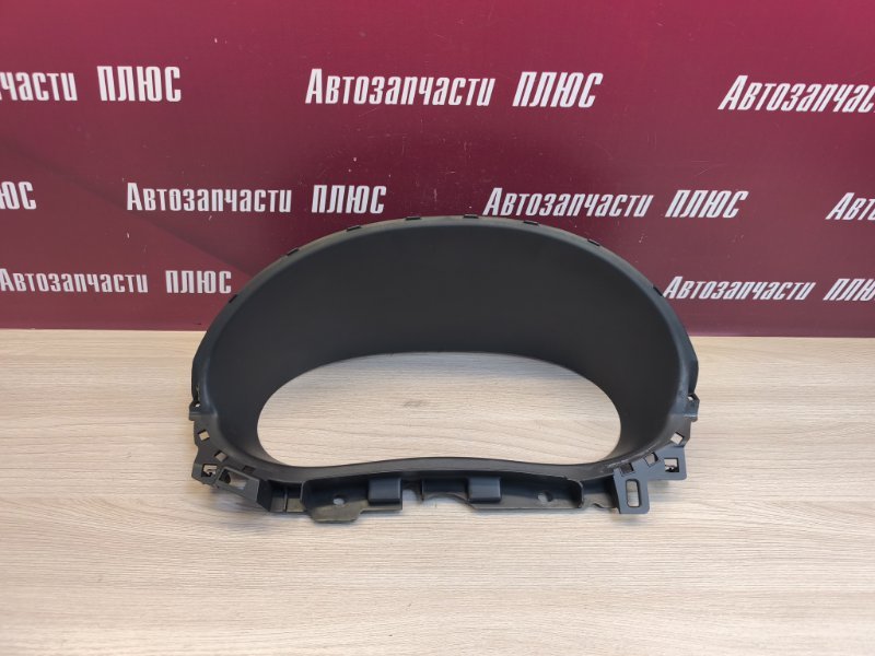 Козырек щитка приборов