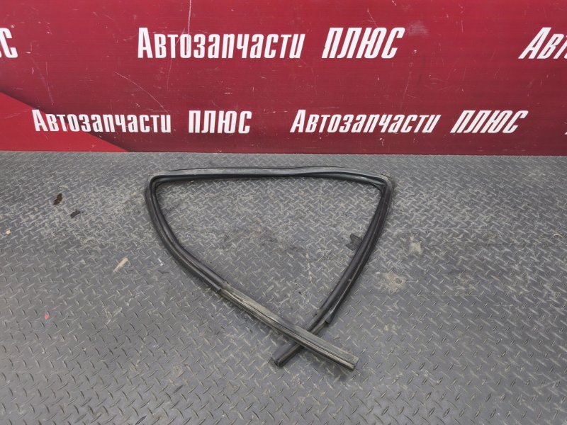 Уплотнитель стекла двери